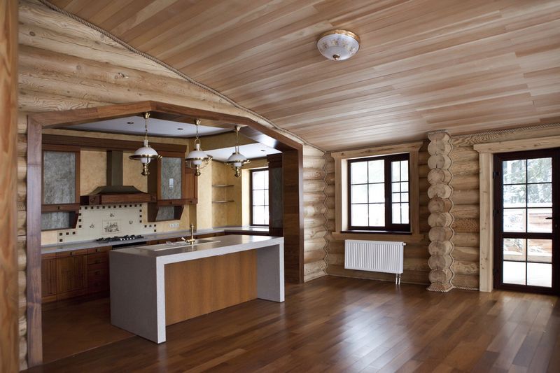 Interior of a house made of laminated veneer lumber - interesting variations